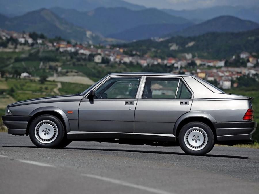  Alfa Romeo 75 2.0i T.Spark 1988 года  (WW) (фото 2 из 4)